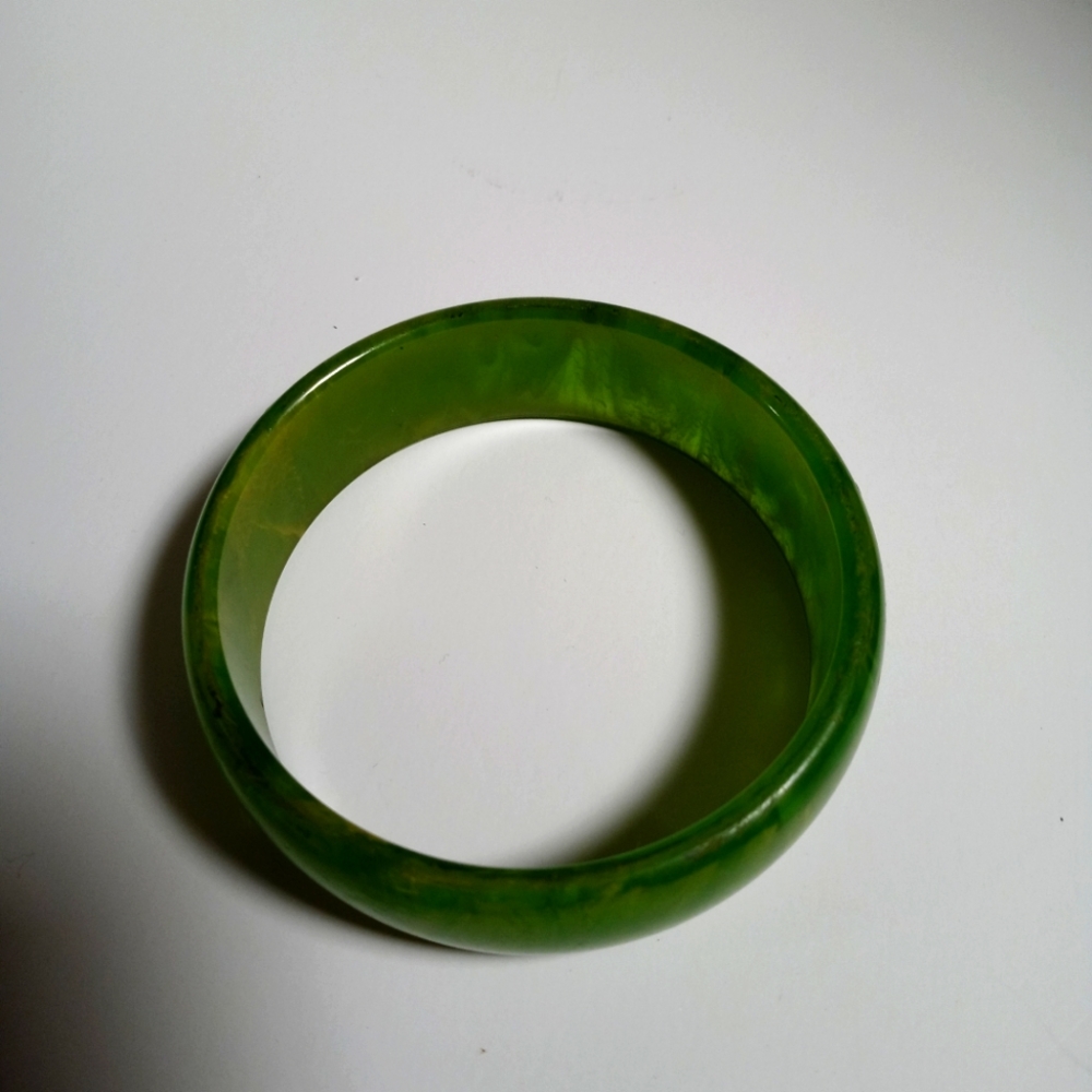 Bakelite Vintage Marble Swirl  bangle bracelet.